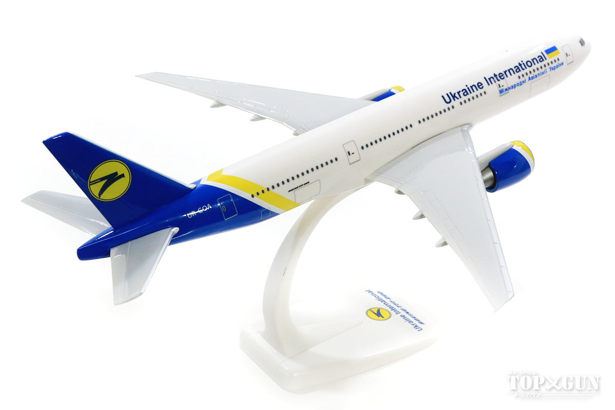 777-200 Ukraine International Airlines UR-GOA (Snap-in model, stand version, no landing gear) 1/200 *Plastic [611992]