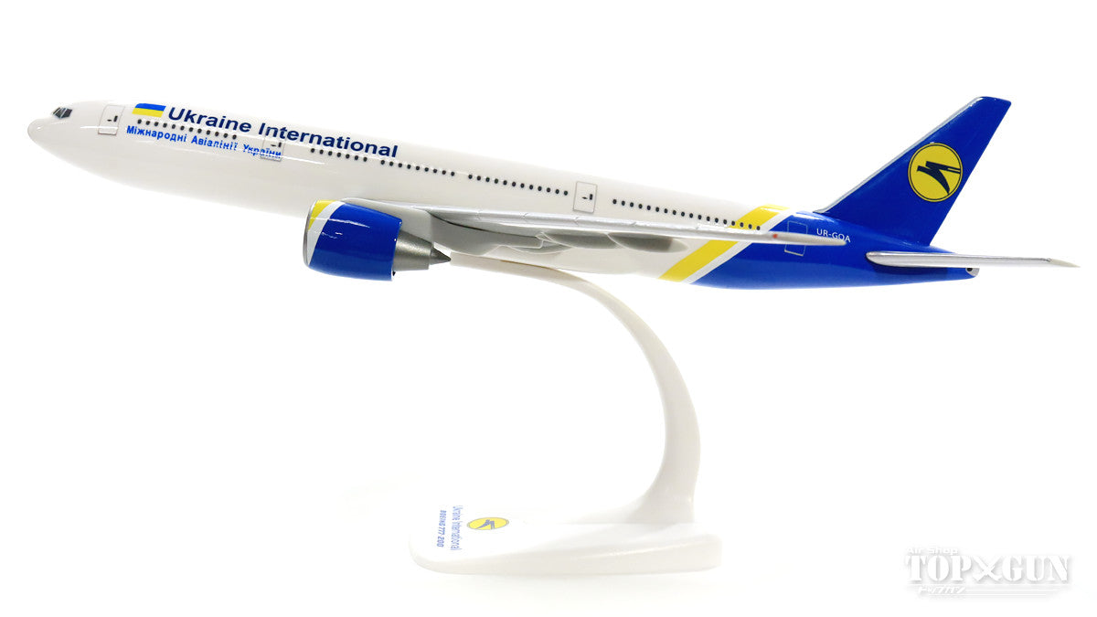 777-200 Ukraine International Airlines UR-GOA (Snap-in model, stand version, no landing gear) 1/200 *Plastic [611992]