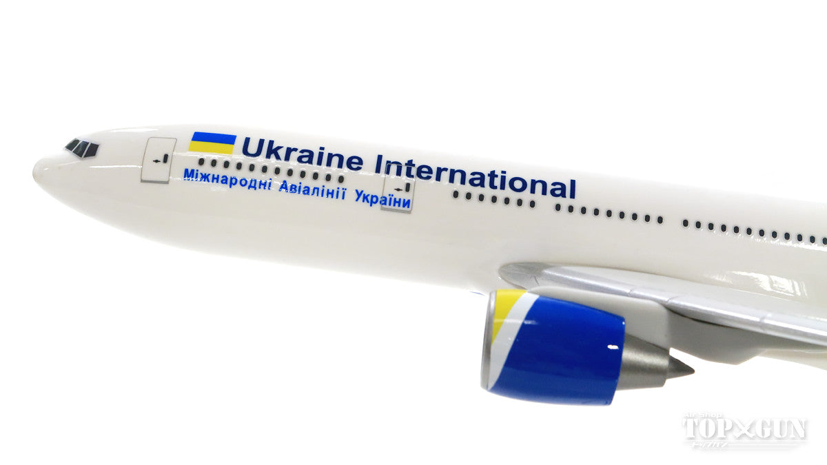 777-200 Ukraine International Airlines UR-GOA (Snap-in model, stand version, no landing gear) 1/200 *Plastic [611992]