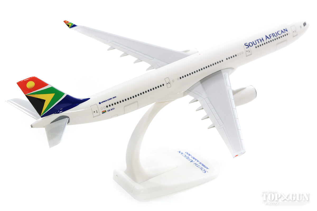 A330-300 South African Airways ZS-SXI (Snap-in model, stand version, no landing gear) 1/200 *Plastic [612074]