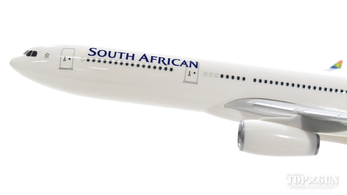 A330-300 South African Airways ZS-SXI (Snap-in model, stand version, no landing gear) 1/200 *Plastic [612074]