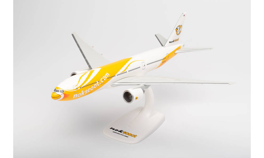 777-200 NokScoot "Proud" HS-XBA (Snap-in model, stand version, no landing gear) 1/200 *Plastic [612425]