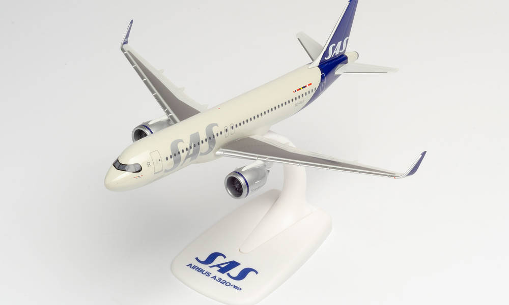 A320neo SAS スカンジナビア航空 「Roar Viking」 SE-ROX （スナップインモデル・スタンド仕様・ランディングギアなし） 1/200 ※プラ製 [612708]