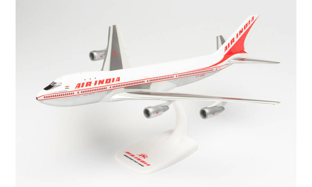 747-200 Air India 90s (Snap-in model, stand model, no landing gear) VT-EBE "Emperor Shahjehan" 1/250 *Plastic [613378]