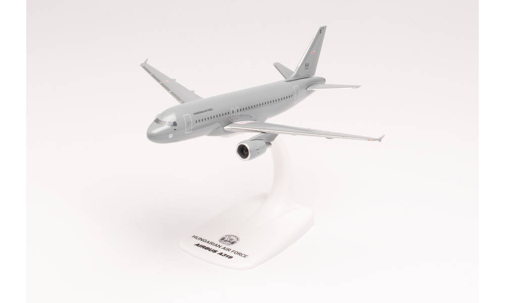Amazon.co.jp: herpa 1/200 空軍基地アクササリー NATO仕様