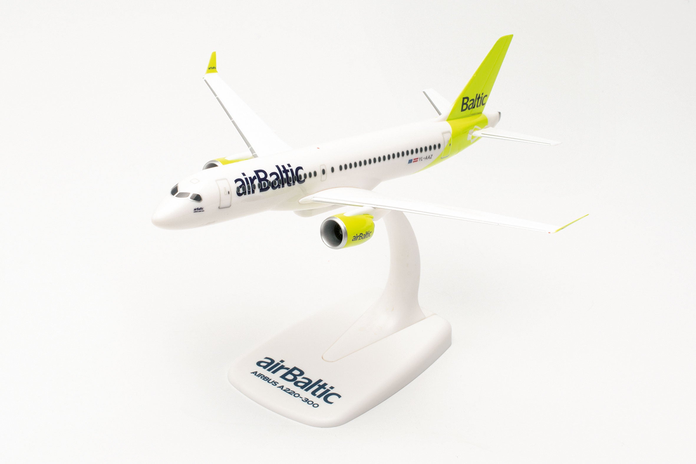 [Pre-order item] A220-300 Air Baltic (Snap-in model, stand version, no landing gear) YL-AAZ 1/200 [613637]