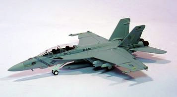 F/A-18F（複座型） アメリカ海軍 第102戦闘攻撃飛行隊 「ダイヤモンドバックス」 低視認塗装 08年 NF106/#165888 1/200 [6139]