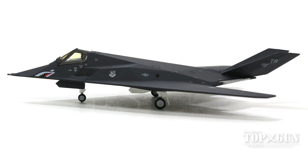 F-117A アメリカ空軍 第37戦術戦闘航空団 第415戦術戦闘飛行隊 「ナイトストーカーズ」 シャークマウス塗装 89年 #80-0790 1/200 [6511]