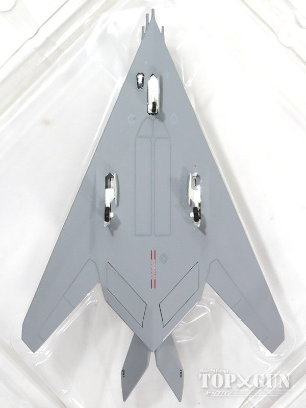 F-117A 試作機（FSD-1） アメリカ空軍 飛行試験センター 第3分遣隊 灰色塗装 81年 「スコーピオン・ワン」 #79-10780 1/200 [6726]