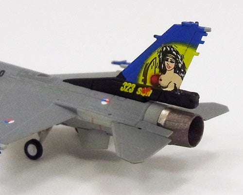 F-16A 荷蘭皇家空軍第323中隊50週年特別塗裝「骯髒的黛安娜」未經審查版本 1998 J-230 1/200 [7549]