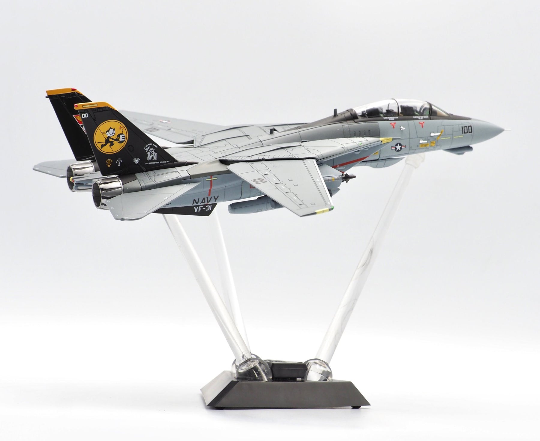 F-14D アメリカ海軍 第31戦闘飛行隊 「トムキャッターズ」 AJ100/#164342 1/72 [CA721413]