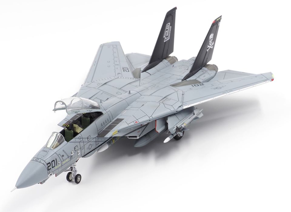 F-14A US Navy 84th Fighter Squadron "Jolly Rogers" aboard the aircraft carrier Theodore Roosevelt in 1993 AJ201/#160408 (weathering painted version) 1/72 [CA72JR02]