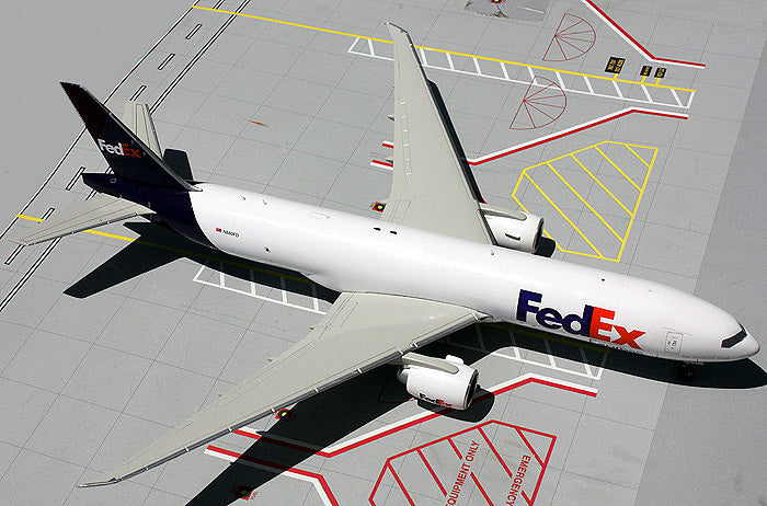 777F (Cargo Type) FedEx N882FD 1/200 [G2FDX411]