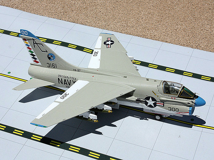 A-7E Corsair II US Navy VA-37 Ragin' Bulls AC300 USS Saratoga CVW-3 1/72 [GAUSN9002]