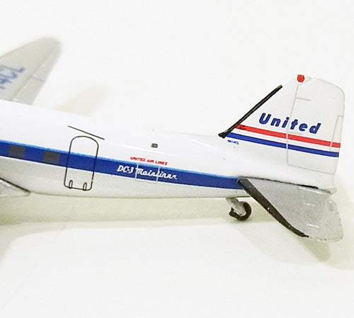 DC-3 Clay Lacy Aviation Preserved Aircraft (United Airlines 3-40s Paint) N814CL 1/400 [GJUAL1109]