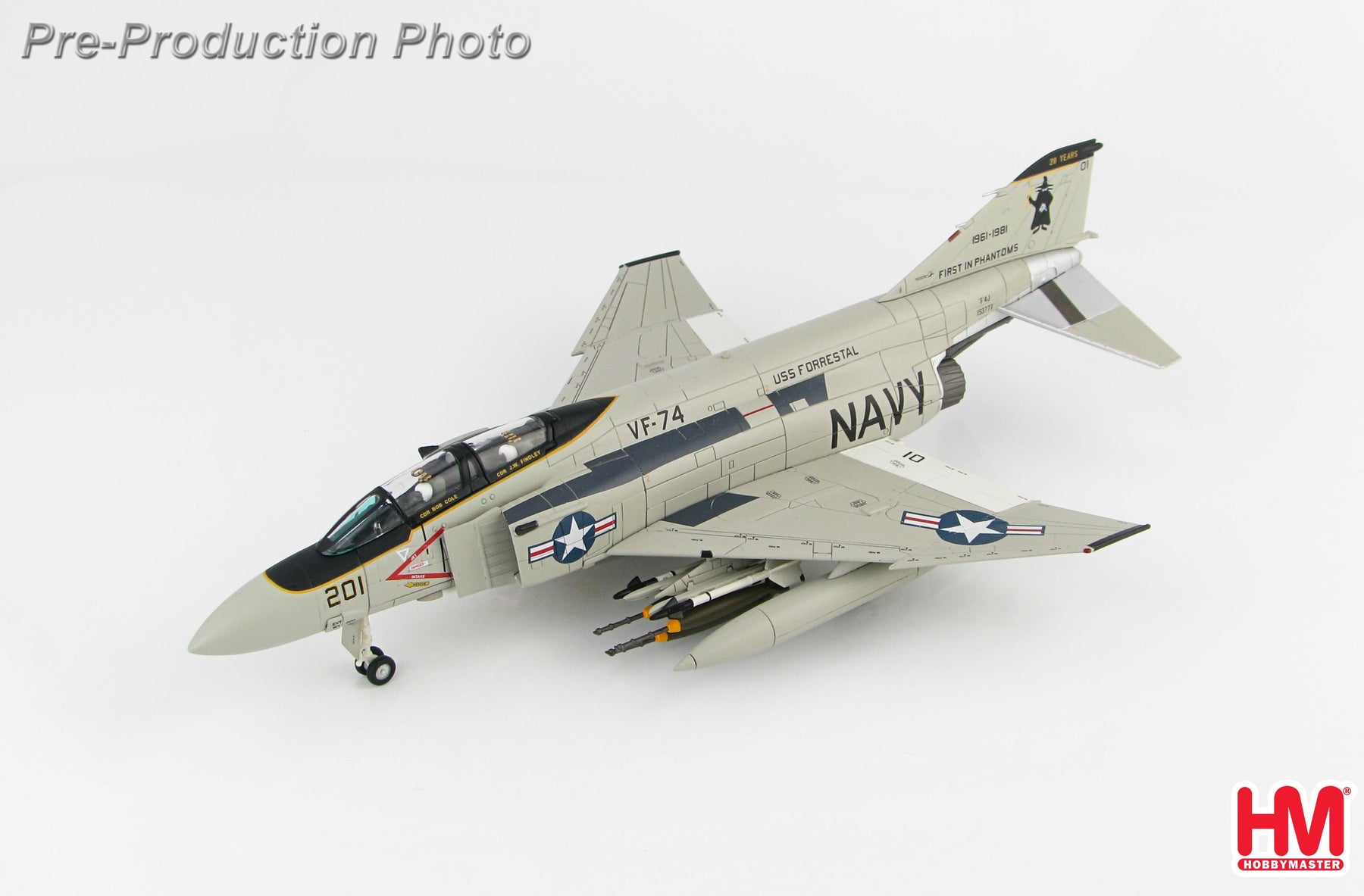 F-4J アメリカ海軍 第74戦闘飛行隊 「ビ・デビラーズ」 特別塗装 「ファントム導入20周年」81年 #153777/#201 1/72 [HA19008]