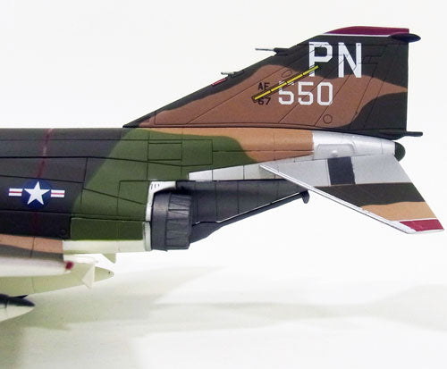 F-4D, US Air Force, 432nd Tactical Reconnaissance Wing, 13th Tactical Fighter Squadron, Major Dan Cherry/Jeff Feinstein, April 16, 1972 #67-550 1/72 *With crew autograph stand [HA1938A]