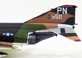 F-4D アメリカ空軍 第432戦術偵察航空団 第13戦術戦闘飛行隊 ダン・チェリー少佐／ジェフ・フェインスタイン機 72年4月16日 #67-550 1/72 [HA1938B]