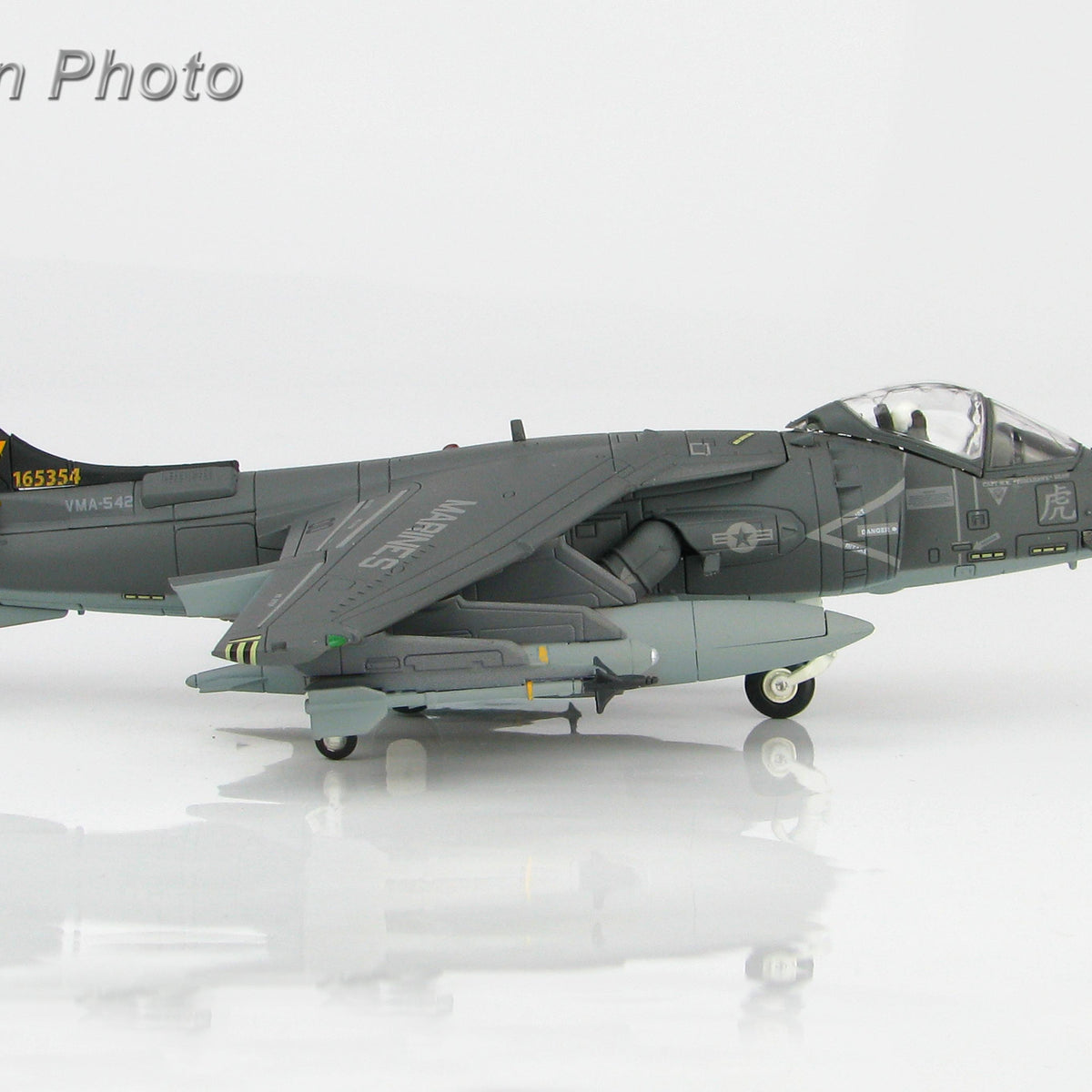 Hobby Master AV-8BハリアーII+ アメリカ海兵隊 第542海兵攻撃飛行隊 