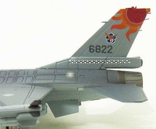 F-16B（複座型） 中華民国空軍 第401戦術混合聯隊 第26戦闘機作戦隊 花蓮基地 #6822 1/72 [HA3806]