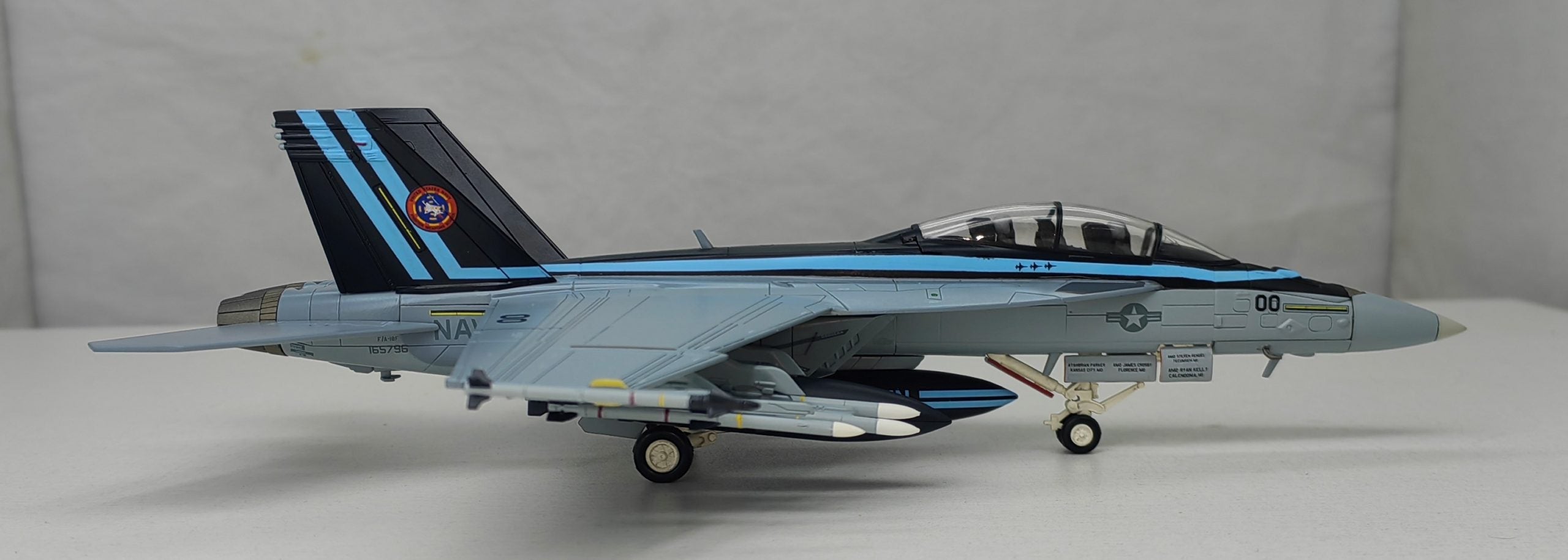 F/A-18F (two-seater) US Navy Featured aircraft in the movie "Top Gun: Maverick" 2022 1/72 [HA5130]