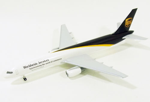 757-200F（貨物型） UPSユナイテッド・パーセル・サービス 1/200 ※プラ製  [HG0267G]