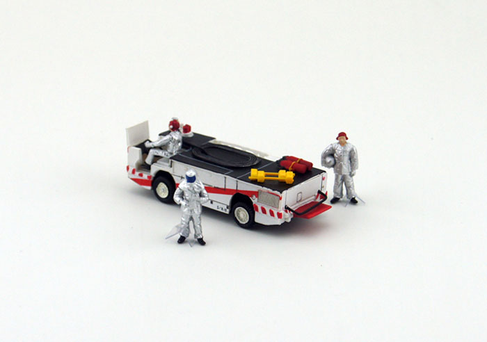 [Pre-order item] US Navy Aircraft Carrier Flight Deck Crew/Fire Engine Set 1/72 [HHC0004]