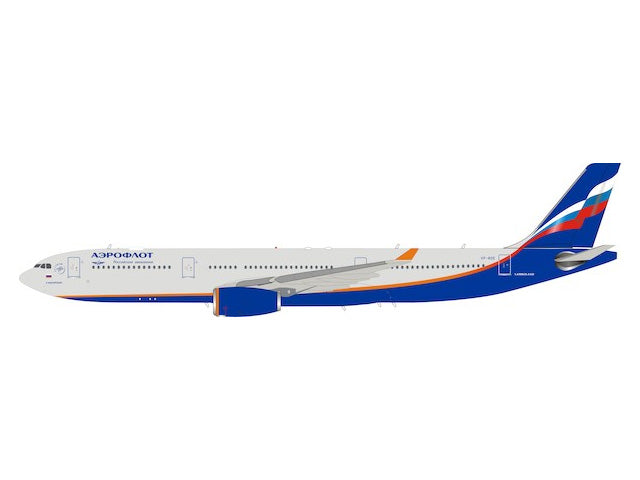 A330-300 Aeroflot Russian Airlines VP-BDE with stand 1/200 [IF333SU0719]