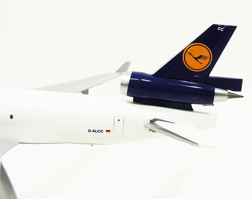 MD-11F (Cargo Type) Lufthansa Cargo D-ALCC (No Gear, Stand Only) 1/200 *Plastic [LH06]