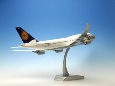 747-8i Lufthansa D-ABYA "Brandenburg" (without gear, stand only) 1/200 *Plastic [LH07]