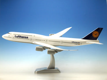 747-8i Lufthansa D-ABYA "Brandenburg" (without gear, stand only) 1/200 *Plastic [LH07]