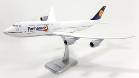 747-8i（旅客型） ルフトハンザドイツ航空 特別塗装 「Fanhansa」 D-ABYO 1/200 ※スタンド専用・プラ製 [LH30]