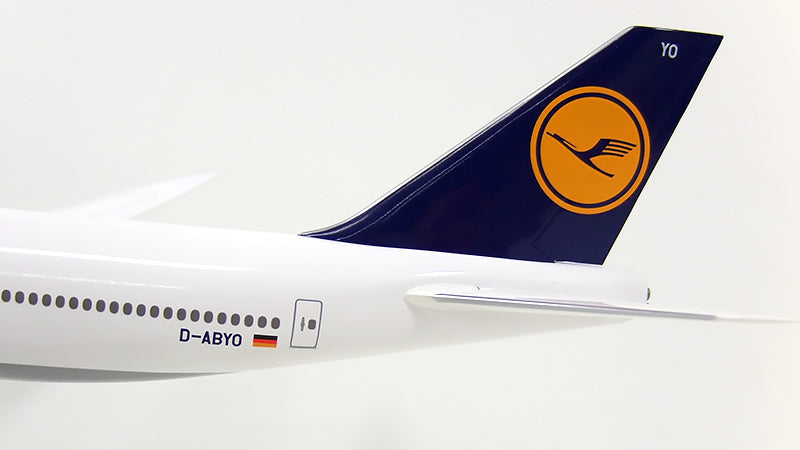 747-8i (Passenger Type) Lufthansa Special Paint "Fanhansa" D-ABYO 1/200 *Stand Only, Plastic [LH30]