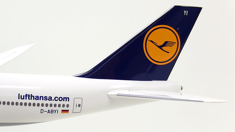 747-8i Lufthansa Special Paint "Fanhansa Siegerflieger (Winner's Flight)" D-ABYI 1/200 *No gear, stand only, plastic [LH32]