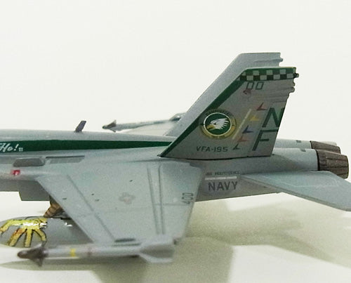 F/A-18Cホーネット アメリカ海軍 第195戦闘攻撃飛行隊「ダムバスターズ」 航空団司令機 空母インディペンデンス搭載 95年頃 NF400 [WA22102]