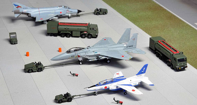 Japan Air Self-Defense Force 2t/3t Towing Vehicle Set 1/200 *Plastic [WA22107]