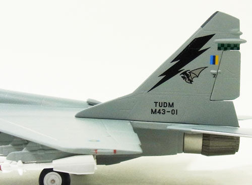 MiG-29NUB（複座型） マレーシア空軍 アクロバットチーム 「スモーキー・バンディッツ」  1/72 [WTW-72-018-008]