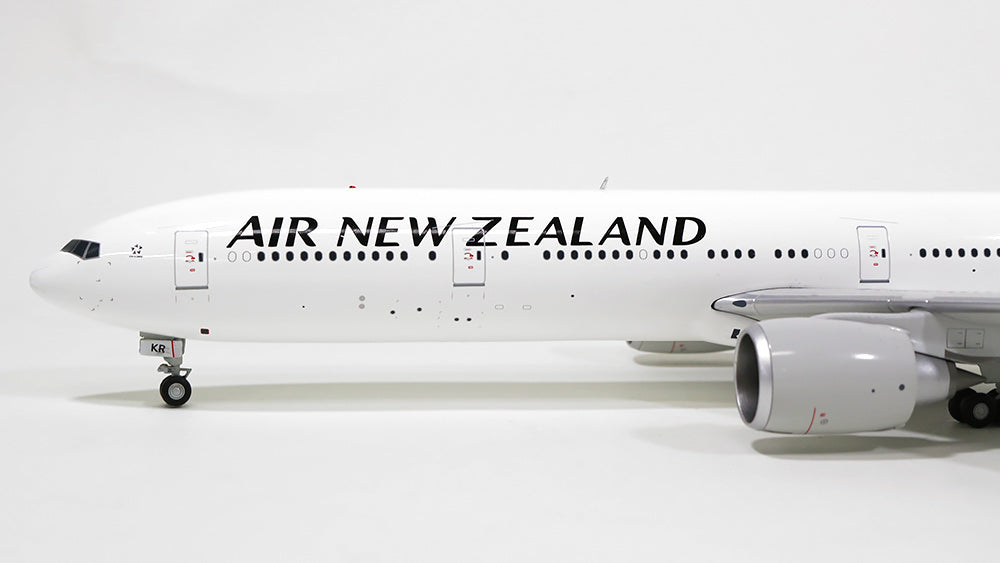 777-300ER Air New Zealand ZK-OKR 1/200 (with stand) [XX2806]