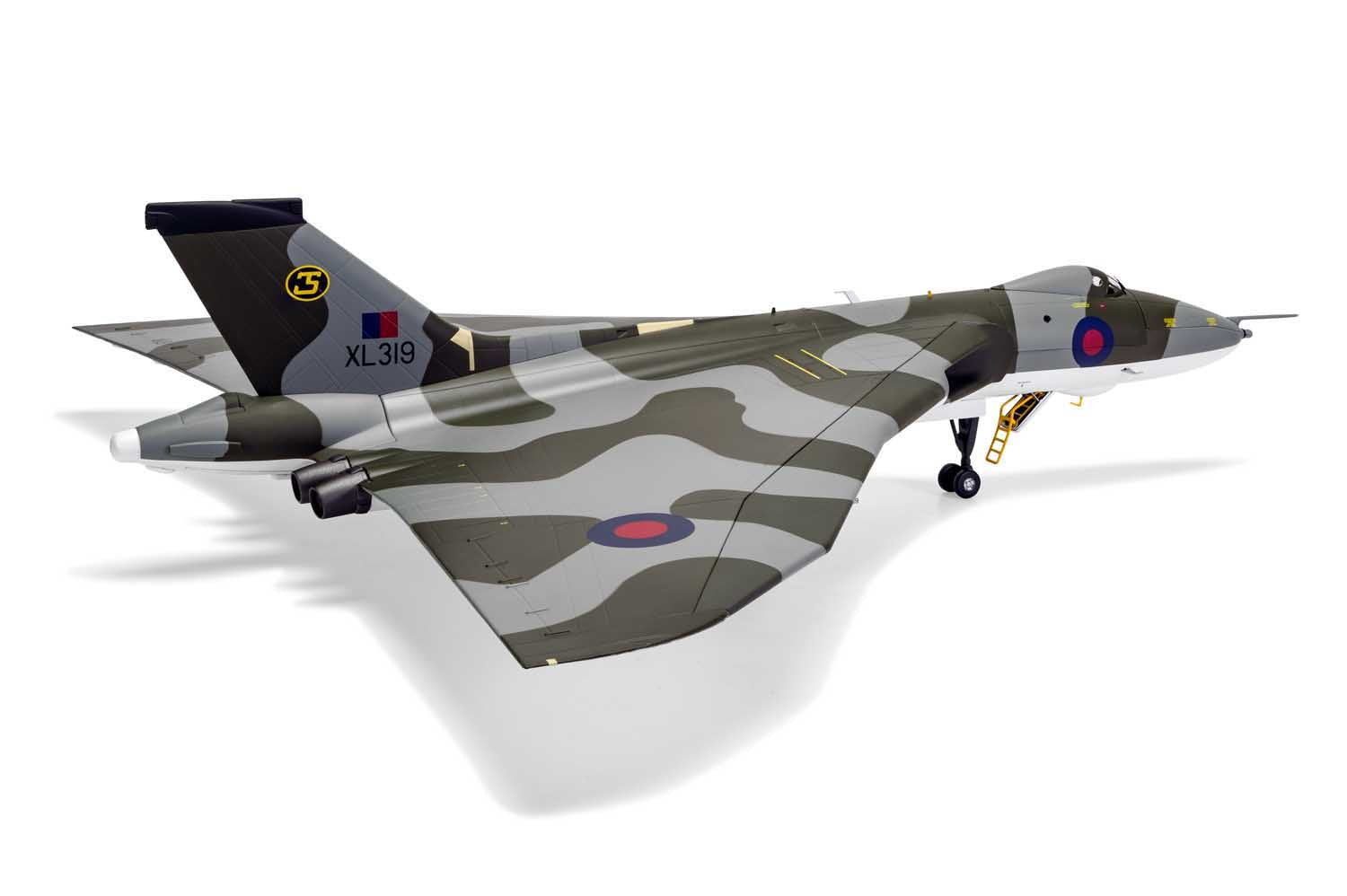 Avro Vulcan B Mk2, No. 35 Squadron, Royal Air Force, early 1980s, RAF Scampton (museum preserved aircraft), XL319 1/72 [AA27205]