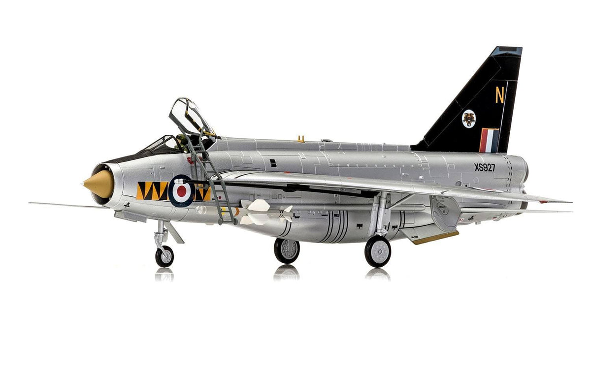 Corgi ライトニングF Mk.6 イギリス空軍 第74飛行隊 60年代 ルーカース基地 XS927/N 1/48 ※新金型 [AA28402]