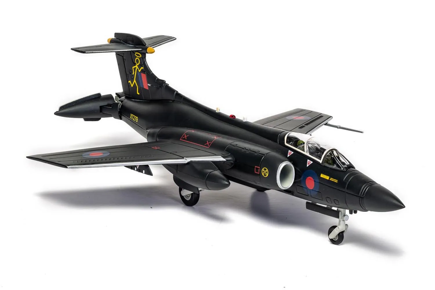 バッカニアS.2B イギリス空軍 第16飛行隊 黒色塗装 1980年代初頭 ラールブルッへ基地・西ドイツ XT279 1/72 [AA34114]