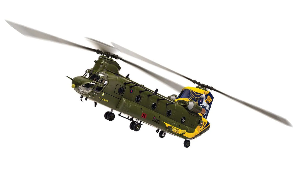 チヌークHC.4（CH-47D）イギリス空軍 第28飛行隊 特別塗装 「部隊創設100周年」 15年 ベンソン基地 ZH777 1/72 [AA34216]