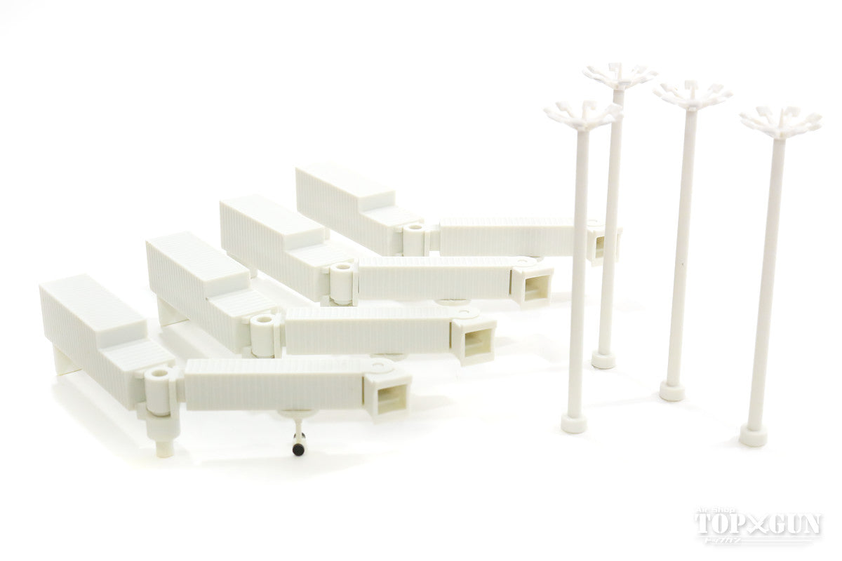 Airport diorama set of 4 boarding bridges and 4 parking lot lighting towers 1/400 [Art004a]