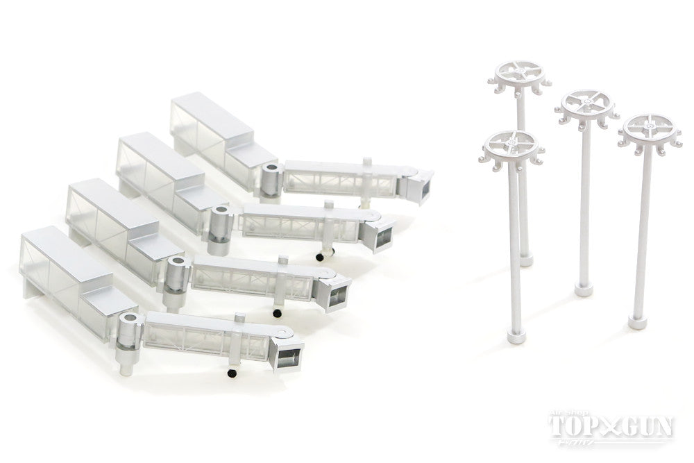 Airport diorama set of 4 boarding bridges (transparent) and 4 parking lot lighting towers 1/400 [Art007]