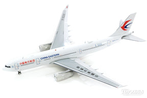 A330-200 中国東方航空 （スタンド付属） B-8226 1/400 [AV4052]