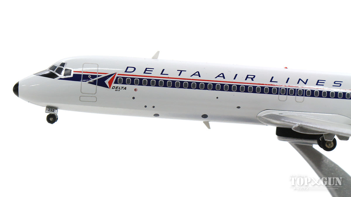 DC-9-32 Delta Airlines N3336L With Stand 1/200 [B-DC9-DL-36]