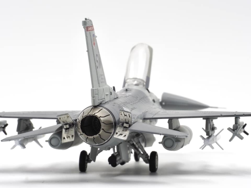 F-16C（ブロック50C） アメリカ空軍 第77戦闘飛行隊 マイケル・ゲッツィ中佐機 コソボ紛争時（ユーゴMiG-29撃墜） 99年5月 #91-0353 1/72 [CA721601]