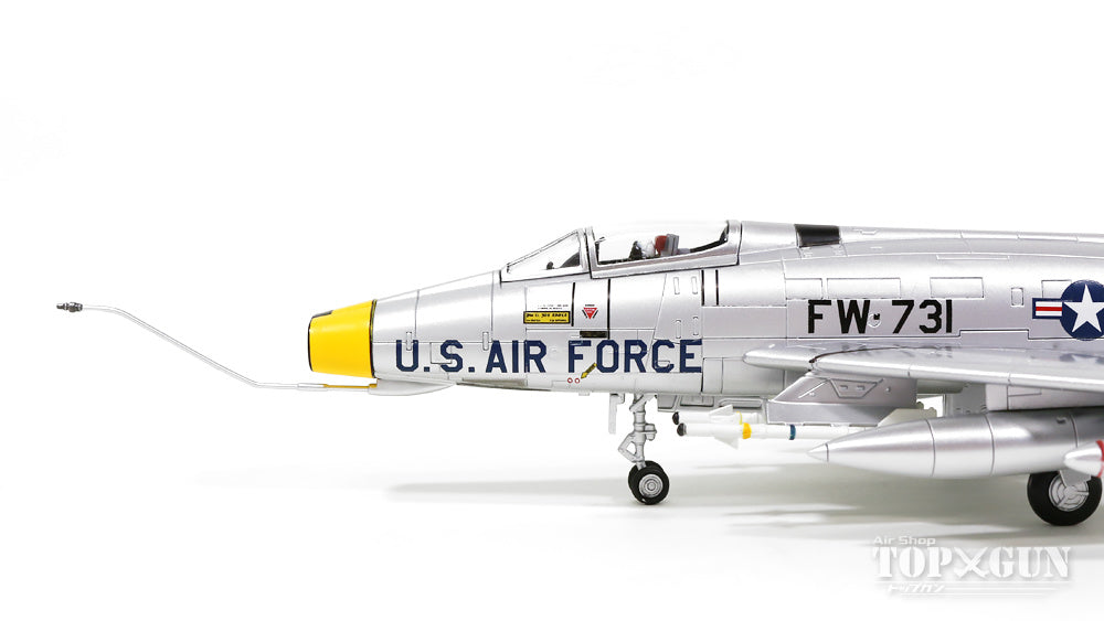 F-100D US Air Force 31st Tactical Fighter Wing 474th Day Fighter Squadron Lt. Joe Angle's aircraft 1958 1/72 *Crew signature stand included [HA2120A]