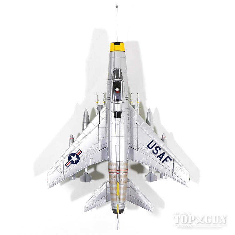 F-100D US Air Force 31st Tactical Fighter Wing 474th Day Fighter Squadron Lt. Joe Angle's aircraft 1958 1/72 *Crew signature stand included [HA2120A]