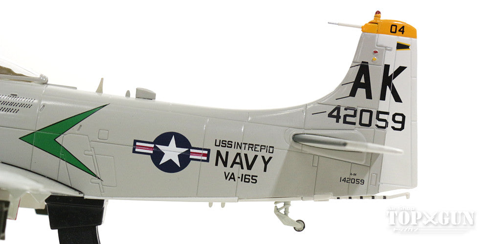 A-1H アメリカ海軍 第165攻撃飛行隊 「ブーマーズ」 空母イントレピッド搭載 66年 #142059/AK204 1/72 [HA2913]